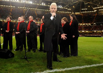 28.11.09 - Wales v Australia - Invesco Perpetual Series 2009 - Rhydian Roberts performs. 