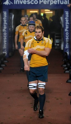 28.11.09 - Wales v Australia - Invesco Perpetual Series 2009 - Australia's Rocky Elsom leads his team out. 