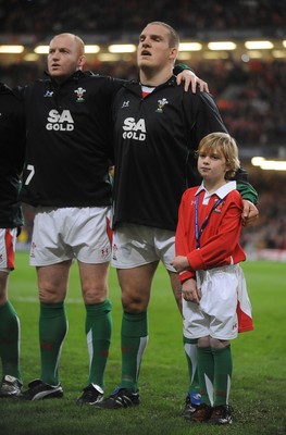 28.11.09 - Wales v Australia - Invesco Perpetual Series 2009 - Mascot Tomas Bennett lines up for the national anthems with (l-r) Martyn Williams and Gethin Jenkins. 