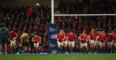 28.11.09  Wales v Australia... Australia's Matt Giteau slots over a kick. 