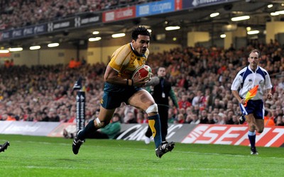 28.11.09 - Invesco Perpetual International Rugby, Wales v Australia Australia's Digby Ioane scores try 
