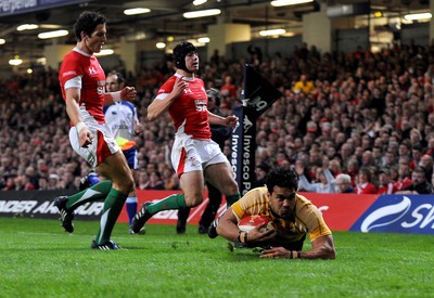 28.11.09 - Invesco Perpetual International Rugby, Wales v Australia Australia's Digby Ioane scores try as Wales' James Hook and Leigh Halfpenny look on 