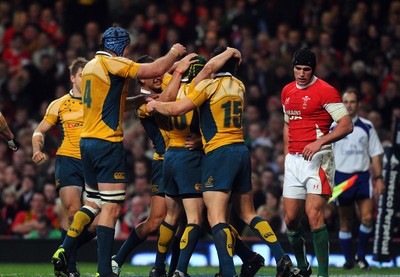 28.11.09 - Invesco Perpetual International Rugby, Wales v Australia Australia players celebrate after Tatafu Polota-Nau scores try. Wales' Tom James looks on. 