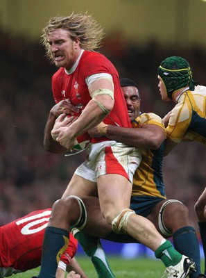 28.11.09... Wales v Australia, Invesco Perpetual 2009 Series -  Wales' Andy Powell is held by Australia's Wycliff Palu 
