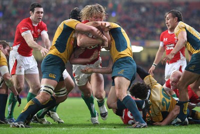 28.11.09... Wales v Australia, Invesco Perpetual 2009 Series -  Wales' Andy Powell is stopped just short of the line 