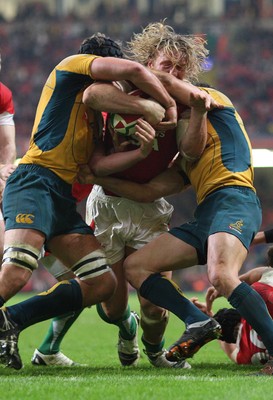 28.11.09... Wales v Australia, Invesco Perpetual 2009 Series -  Wales' Andy Powell is stopped just short of the line 