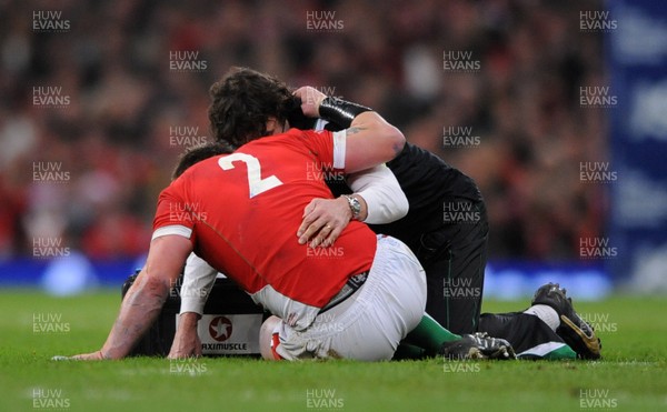 28.11.09 - Wales v Australia - Invesco Perpetual Series 2009 - Wales' Matthew Rees is treated by Physio Mark Davies. 