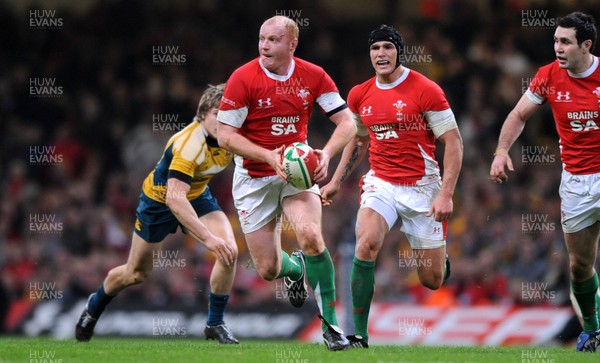28.11.09 - Wales v Australia - Invesco Perpetual Series 2009 - Wales' Martyn Williams. 