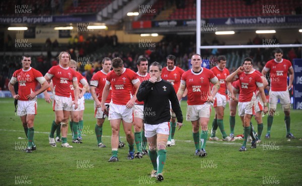 28.11.09 - Wales v Australia - Invesco Perpetual Series 2009 - Wales' Shane Williams looks dejected. 