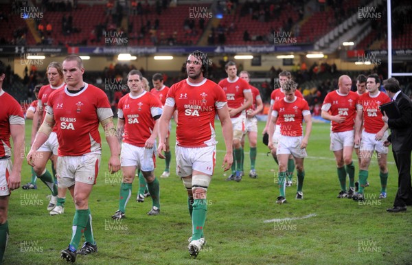 28.11.09 - Wales v Australia - Invesco Perpetual Series 2009 - Wales players look dejected. 