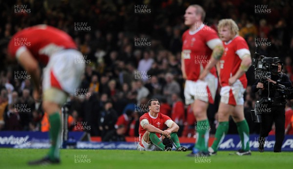 28.11.09 - Wales v Australia - Invesco Perpetual Series 2009 - Wales' Tom James looks dejected. 