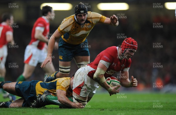 28.11.09 - Wales v Australia - Invesco Perpetual Series 2009 - Wales' Alun-Wyn Jones is stopped by the Australian defence. 