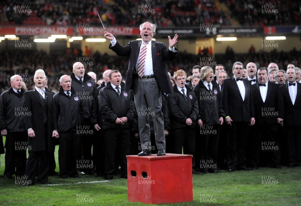 28.11.09 - Wales v Australia - Invesco Perpetual Series 2009 - Musical Director, Haydn James. 
