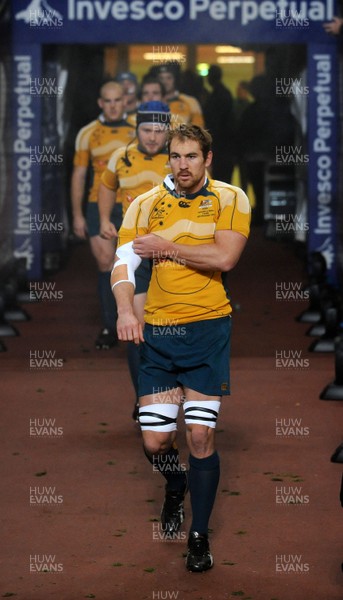 28.11.09 - Wales v Australia - Invesco Perpetual Series 2009 - Australia's Rocky Elsom leads his team out. 