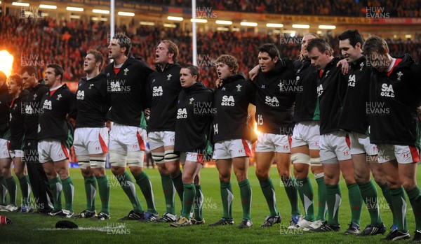28.11.09 - Wales v Australia - Invesco Perpetual Series 2009 - Wales line up for the national anthems. 