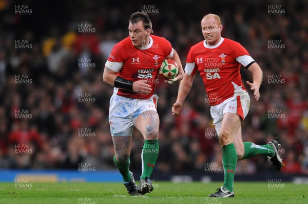 28.11.09 - Wales v Australia - Invesco Perpetual Series 2009 - Wales' Matthew Rees. 