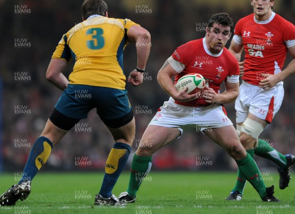 28.11.09 - Wales v Australia - Invesco Perpetual Series 2009 - Wales' Huw Bennett. 