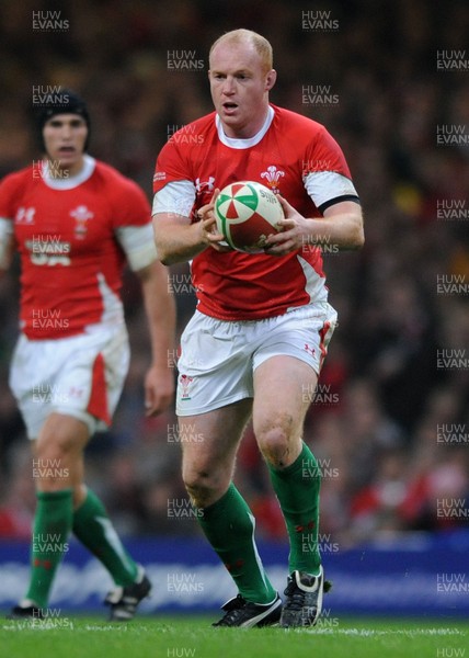28.11.09 - Wales v Australia - Invesco Perpetual Series 2009 - Wales' Martyn Williams. 