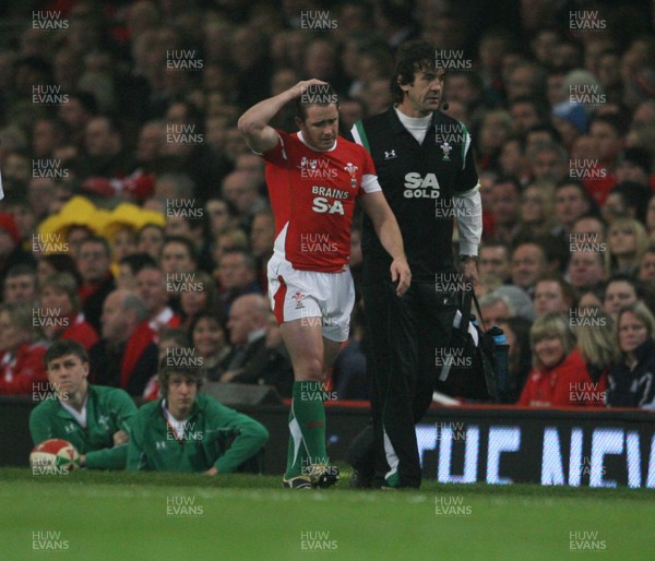 28.11.09  Wales v Australia... Wales' Shane Williams is injured.. 
