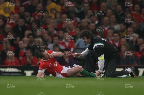 28.11.09  Wales v Australia... Wales' Shane Williams is injured.. 