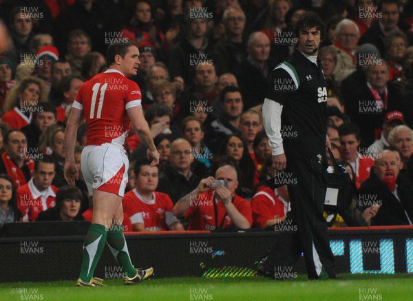 28.11.09 - Invesco Perpetual International Rugby, Wales v Australia Wales' Shane Williams leaves the field 