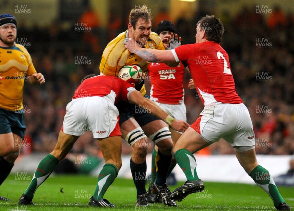 28.11.09 - Invesco Perpetual International Rugby, Wales v Australia Australia's Rocky Elsom is stopped by Wales' James Hook and Matthew Rees 
