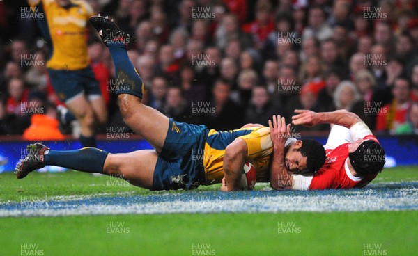 28.11.09 - Invesco Perpetual International Rugby, Wales v Australia Australia's Tatafu Polota-Nau  scores a try as Wales' Tom James tackles 
