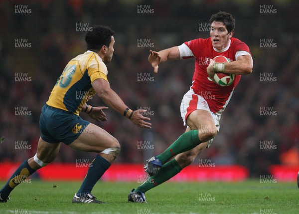 28.11.09... Wales v Australia, Invesco Perpetual 2009 Series -  Wales' James Hook takes on Australia's Digby Ioane  