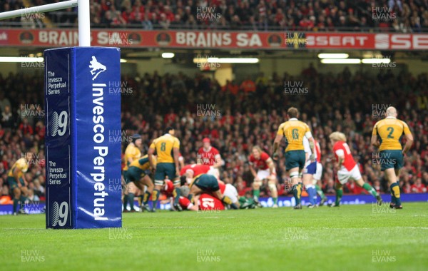 28.11.09...Wales v Australia, Invesco Perpetual 2009 Series. 