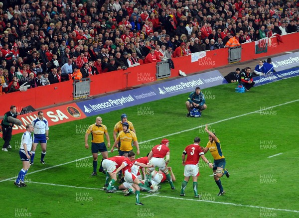 28.11.09 - Invesco Perpetual Rugby. Wales v Australia  