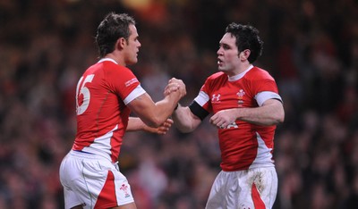 29.11.08 - Wales v Australia - Invesco Perpetual Series 2008 - Wales' Lee Byrne celebrates his try with Stephen Jones. 