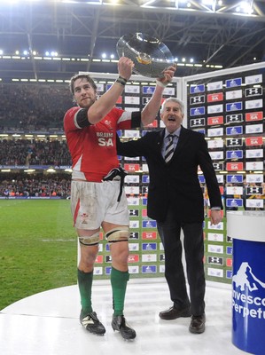 29.11.08 - Wales v Australia - Invesco Perpetual Series 2008 - Wales Captain, Ryan Jones lifts the James Bevan trophy. 