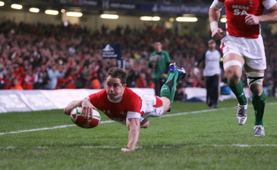 29.11.08 Wales v Australia... Wales' Shane Williams scores first try. 