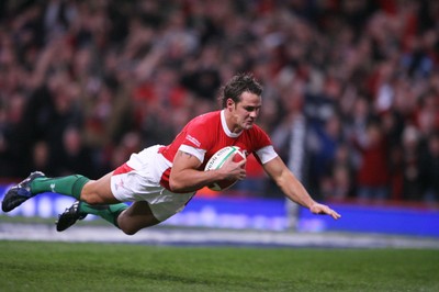 29.11.08 Wales v Australia... Wales' Lee Byrne scores the second try for Wales. 