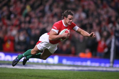 29.11.08 Wales v Australia... Wales' Lee Byrne scores the second try for Wales. 