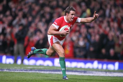29.11.08 Wales v Australia... Wales' Lee Byrne scores the second try for Wales. 