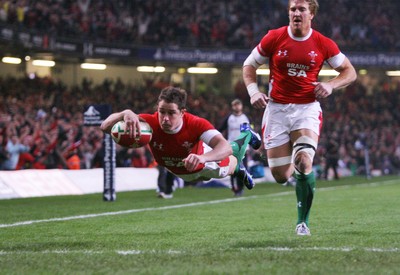 29.11.08 Wales v Australia... Wales' Shane Williams scores first try. 