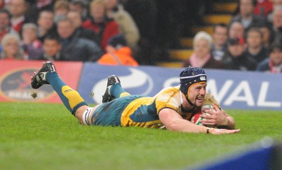 29.11.08 - Invesco Perpetual Series 2008 Wales v Australia Australia's Mark Chrisholm scores try 
