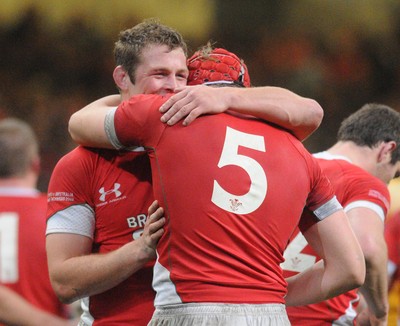 29.11.08 - Invesco Perpetual Series 2008 Wales v Australia Wales' Dafydd Jones and Alun Wyn Jones (5) celebrate their sides' win 