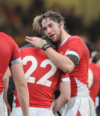 29.11.08 - Invesco Perpetual Series 2008 Wales v Australia Wales' captain Ryan Jones celebrates his sides' win with Andrew Bishop 