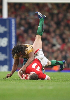 29.11.08 ... Wales v Australia, Invesco Perpetual Series 2008. -  Wales' Shane Williams  is tackled by Australia's Lote Tuqiri 