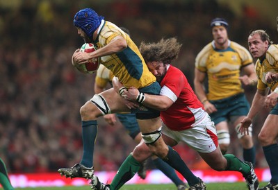 29.11.08 ... Wales v Australia, Invesco Perpetual Series 2008. -  Australia's Nathan Sharpe is held by Wales' Adam Jones   