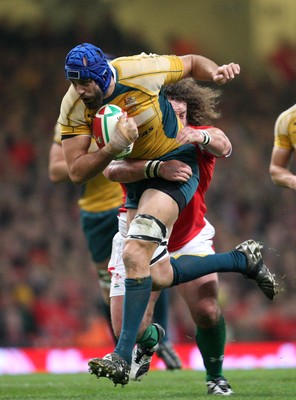 29.11.08 ... Wales v Australia, Invesco Perpetual Series 2008. -  Australia's Nathan Sharpe is held by Wales' Adam Jones   