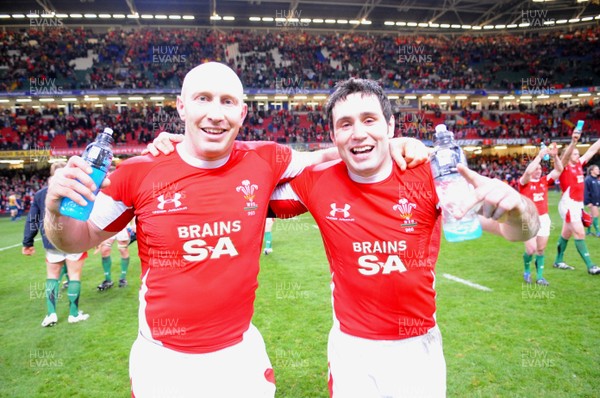 29.11.08 - Wales v Australia - Invesco Perpetual Series 2008 - Wales' Tom Shanklin and Stephen Jones celebrate win. 