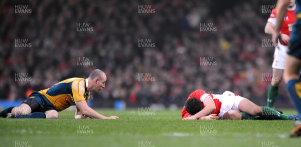 29.11.08 - Wales v Australia - Invesco Perpetual Series 2008 - Wales' Jamie Roberts  and Australia's Stirling Mortlock go down after colliding. 