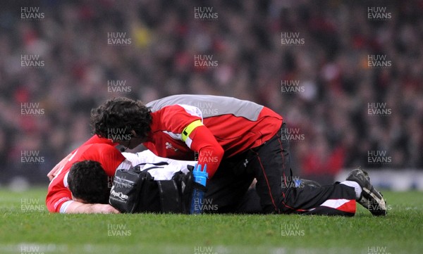 29.11.08 - Wales v Australia - Invesco Perpetual Series 2008 - Wales' Jamie Roberts  is treated by Physio Mark Davies after colliding with Australia's Stirling Mortlock. 