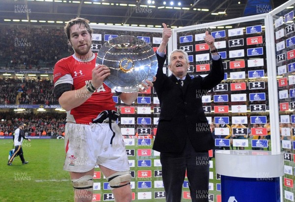 29.11.08 - Wales v Australia - Invesco Perpetual Series 2008 - Wales Captain, Ryan Jones lifts the James Bevan trophy with First Minister for Wales, Rhodri Morgan. 