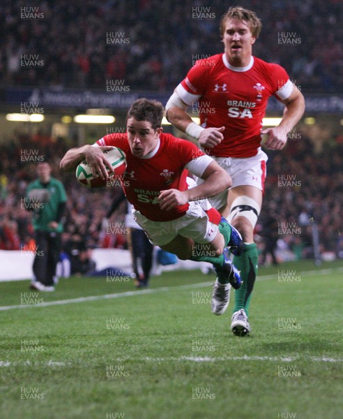 29.11.08 Wales v Australia... Wales' Shane Williams scores first try. 