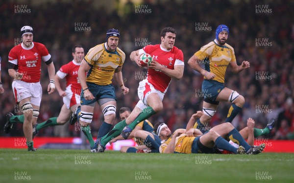 29.11.08 Wales v Australia... Wales' Jamie Roberts breaks through. 