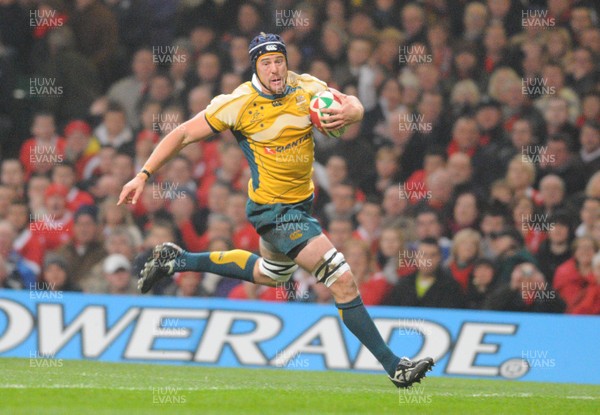 29.11.08 - Invesco Perpetual Series 2008 Wales v Australia Australia's Mark Chrisholm runs in to score try 